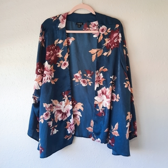 Torrid Blue Silky Floral Kimono 3/4 - Picture 1 of 4